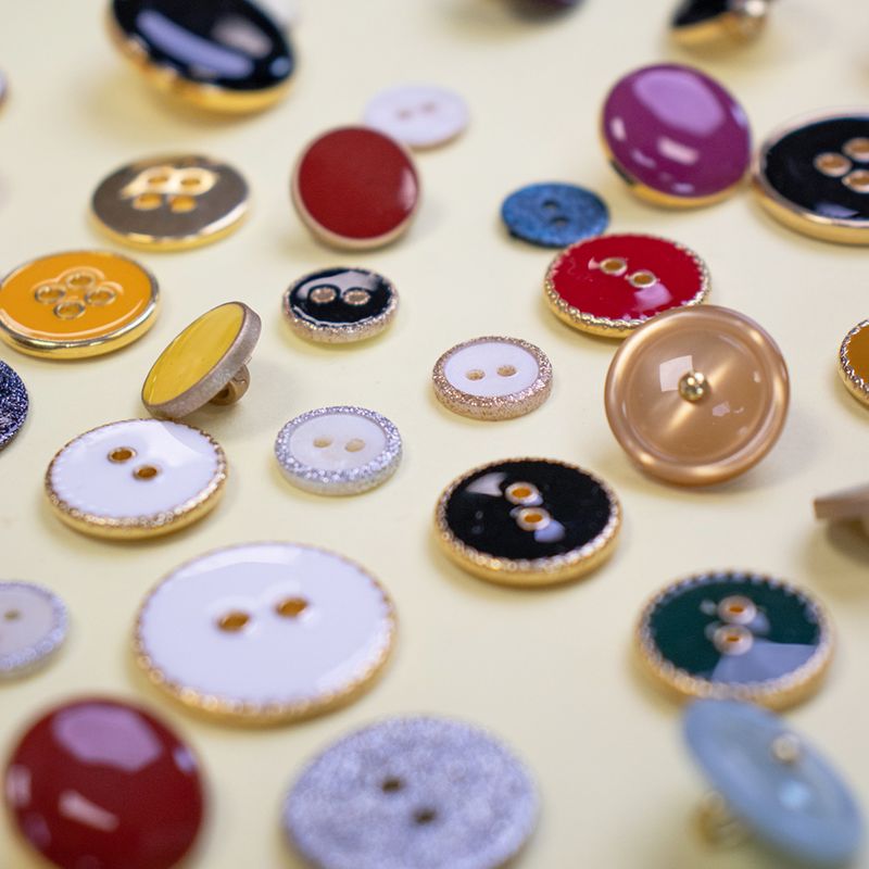 Bouton De Couture Ancien En Métal Doré - Vintage Pour Mercerie Et Création